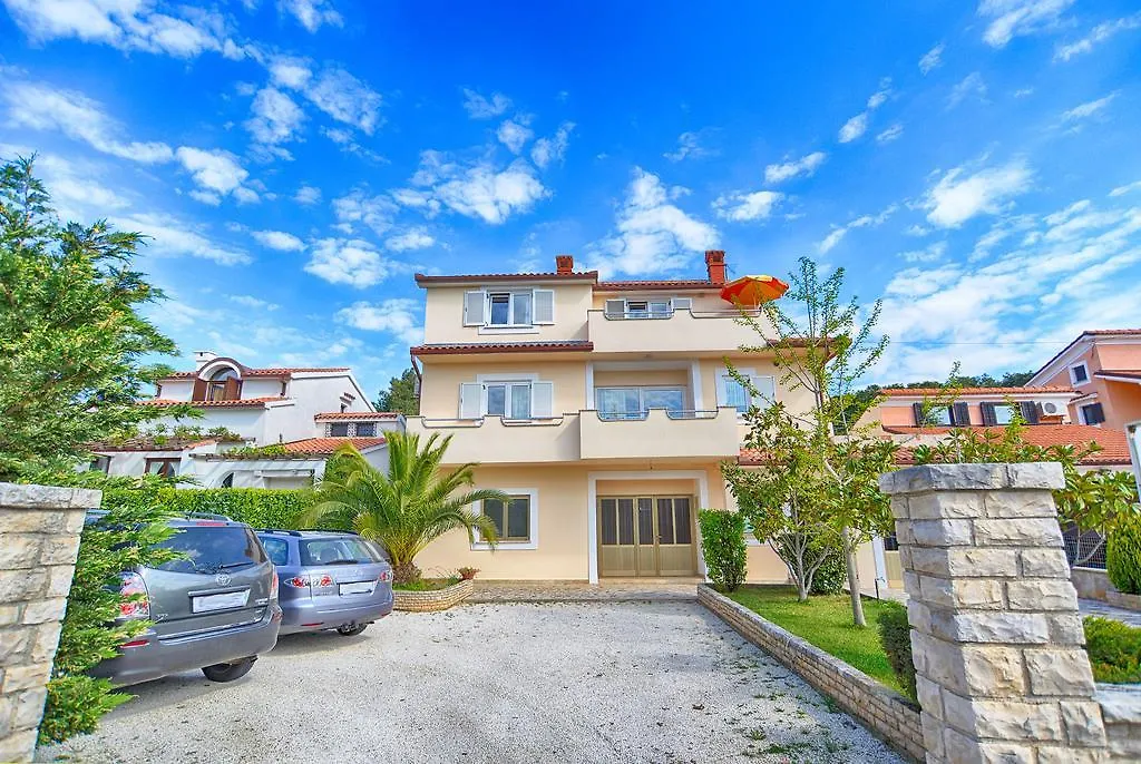 Apartments Emil 596 Stinjan Croatia