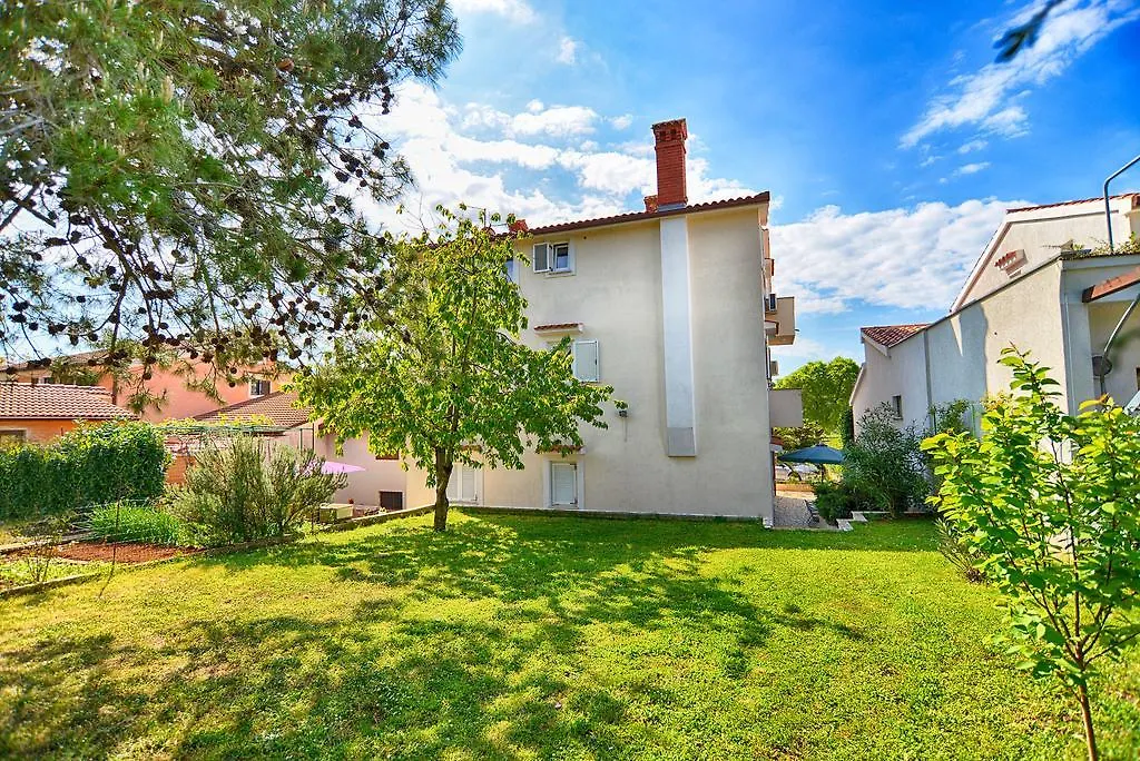 Apartments Emil 596 Stinjan 0*,  Croatia