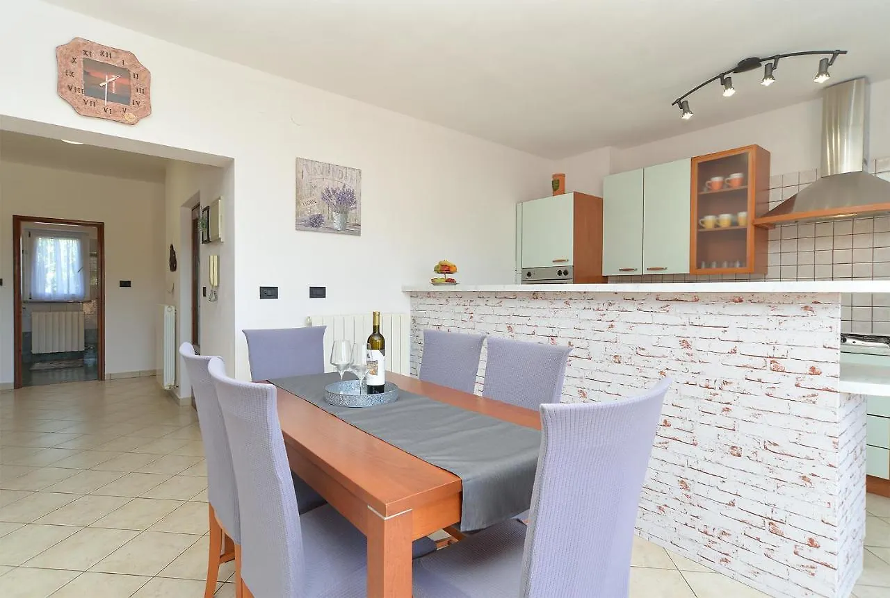 Apartments Emil 596 Stinjan Croatia
