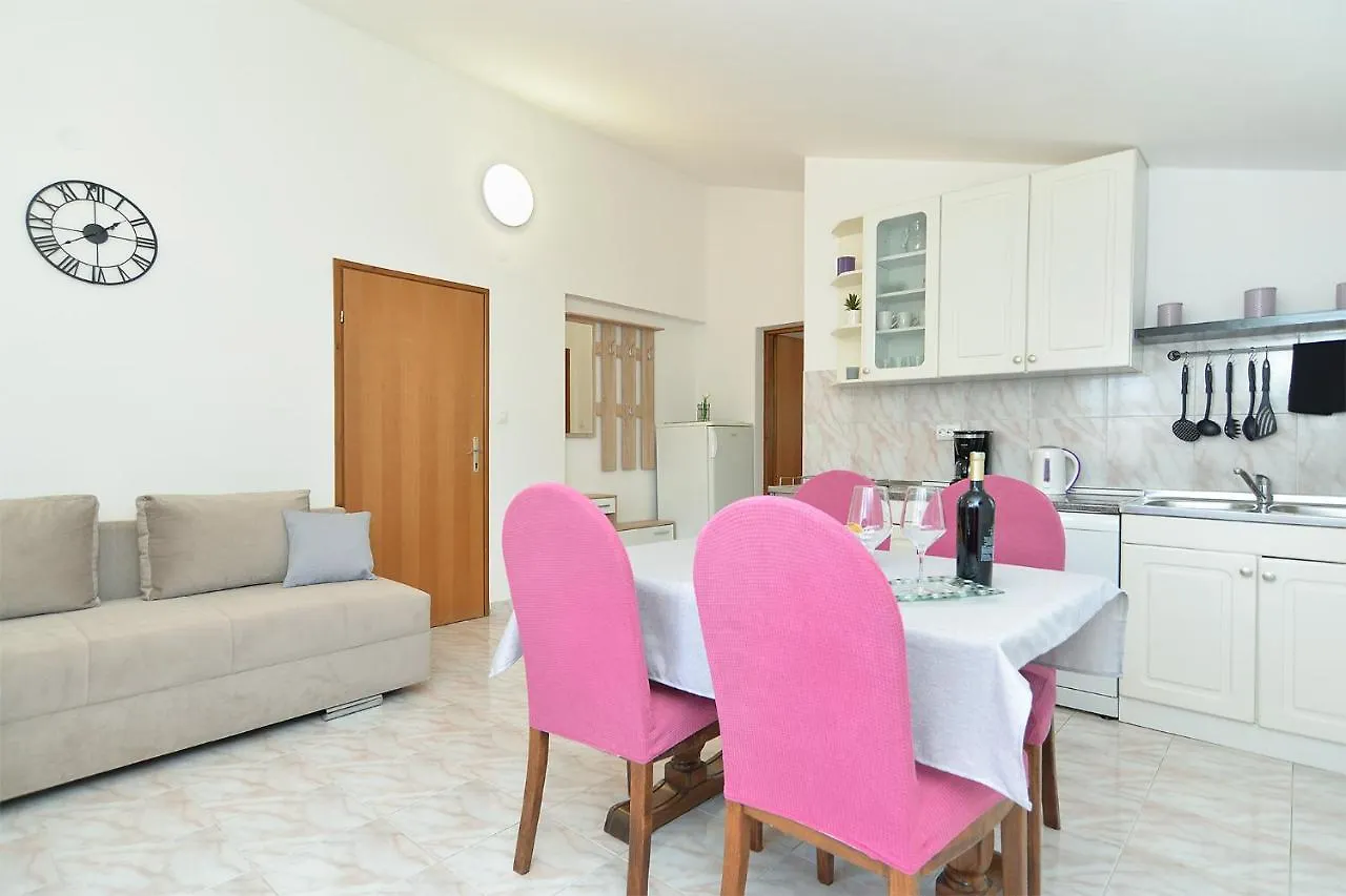 Apartments Emil 596 Stinjan Croatia